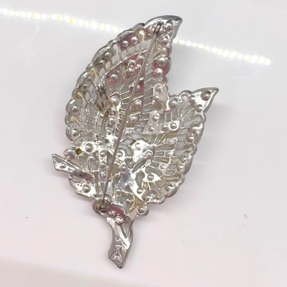 Vintage Signed New England Glass Works Art Deco Pave Rhinestone Leaf Brooch - Picture 2 of 4